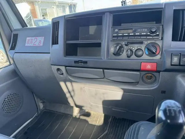 いすゞ エルフ BKG-NKR85AN(2WD)の写真37