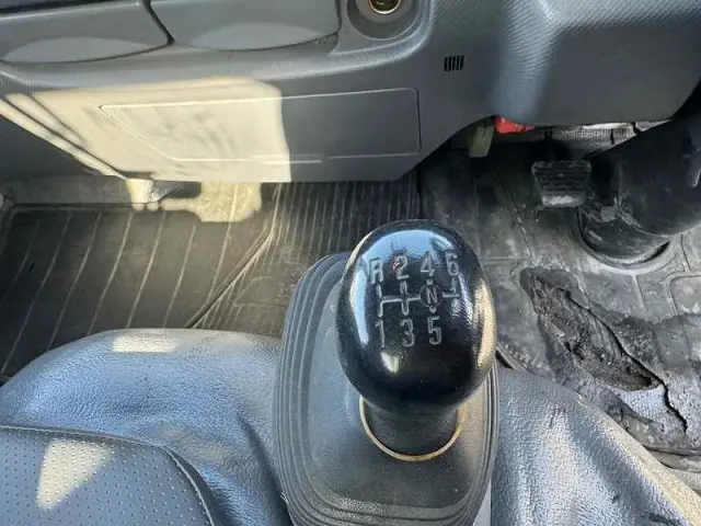 いすゞ エルフ BKG-NKR85AN(2WD)の写真38