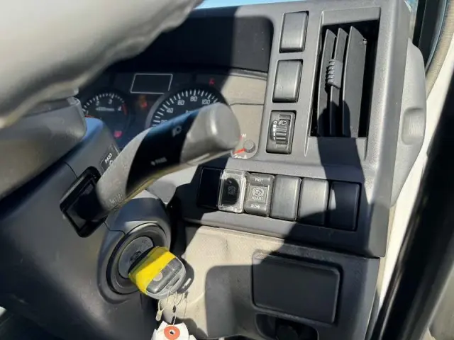 いすゞ エルフ BKG-NKR85AN(2WD)の写真39