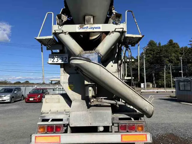 いすゞ ギガ PJ-CXZ77K6(6x4)の写真3