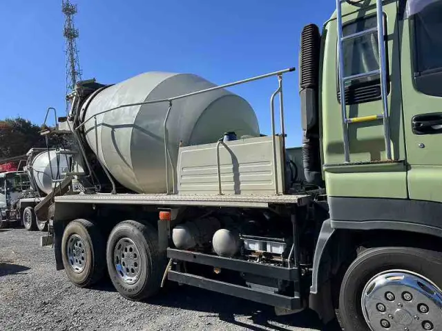 いすゞ ギガ PJ-CXZ77K6(6x4)の写真4