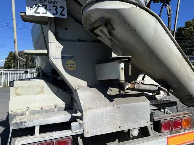 いすゞ ギガ PJ-CXZ77K6(6x4)の写真14