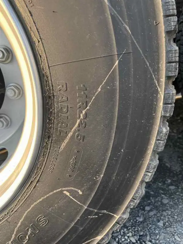 日野 プロフィア LKG-FS1AKAA(6x4)の写真35