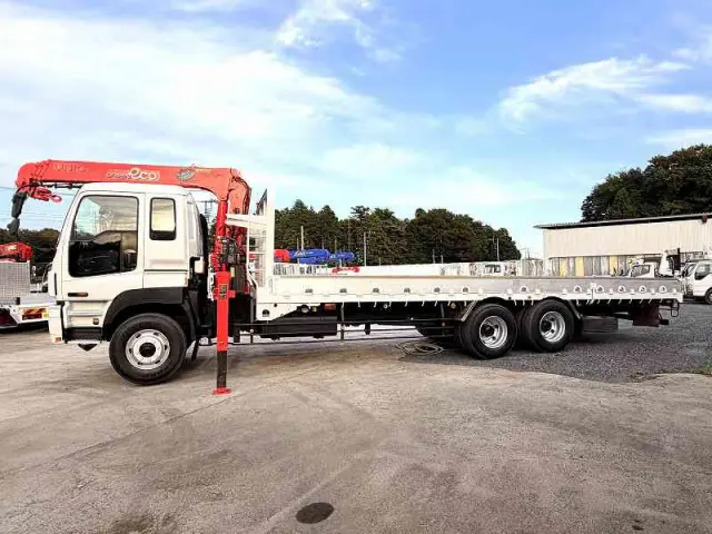 いすゞ ギガ PDG-CYL77V8(6x2)の写真2