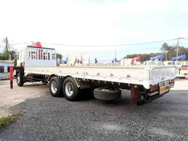 いすゞ ギガ PDG-CYL77V8(6x2)の写真3