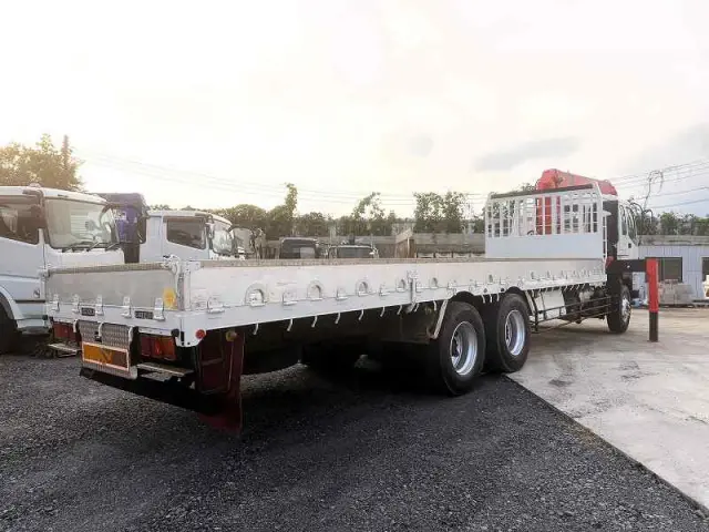 いすゞ ギガ PDG-CYL77V8(6x2)の写真5