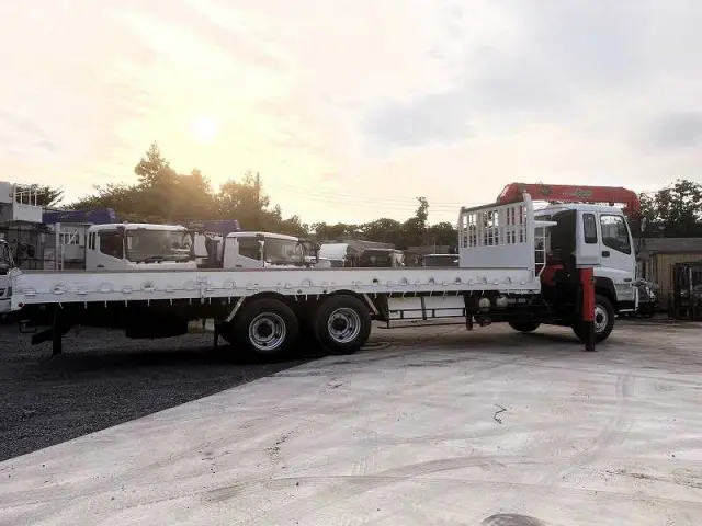 いすゞ ギガ PDG-CYL77V8(6x2)の写真6