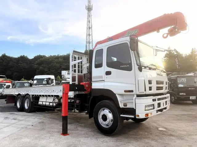 いすゞ ギガ PDG-CYL77V8(6x2)の写真7