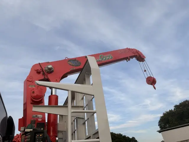 いすゞ ギガ PDG-CYL77V8(6x2)の写真10