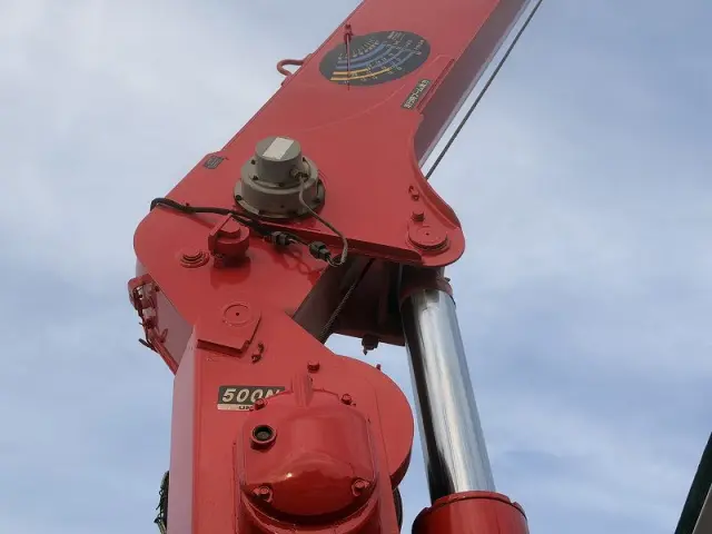 いすゞ ギガ PDG-CYL77V8(6x2)の写真15