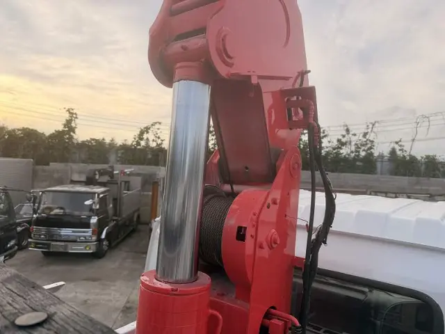 いすゞ ギガ PDG-CYL77V8(6x2)の写真16