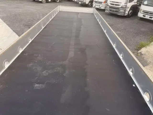 いすゞ ギガ PDG-CYL77V8(6x2)の写真18