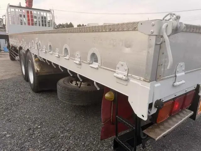 いすゞ ギガ PDG-CYL77V8(6x2)の写真26