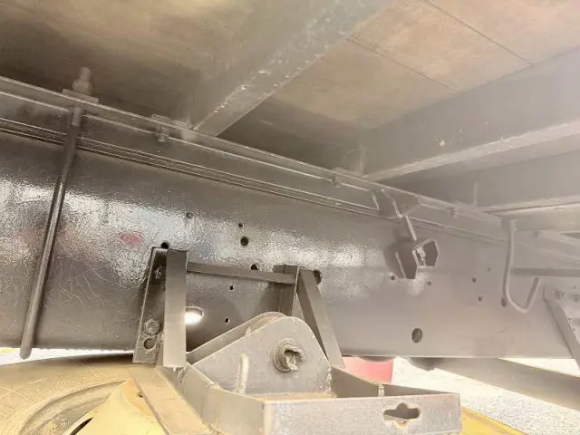 いすゞ ギガ PDG-CYL77V8(6x2)の写真27