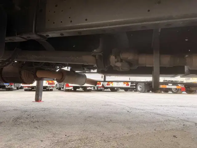 いすゞ ギガ PDG-CYL77V8(6x2)の写真28