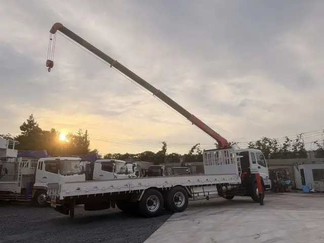 いすゞ ギガ PDG-CYL77V8(6x2)の写真30