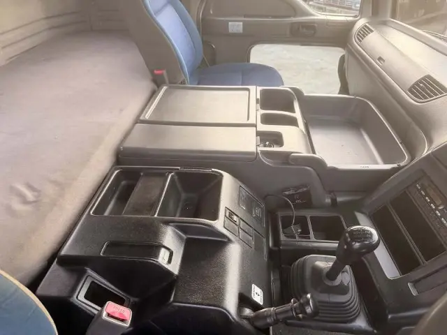 いすゞ ギガ PDG-CYL77V8(6x2)の写真46