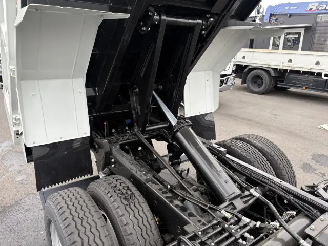 三菱 キャンター 2RG-FBA60(2WD)の写真15