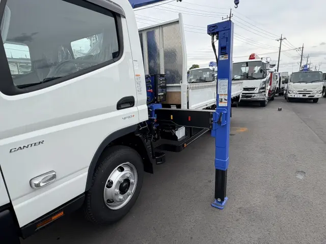 三菱 キャンター 2PG-FEB90(2WD)の写真17