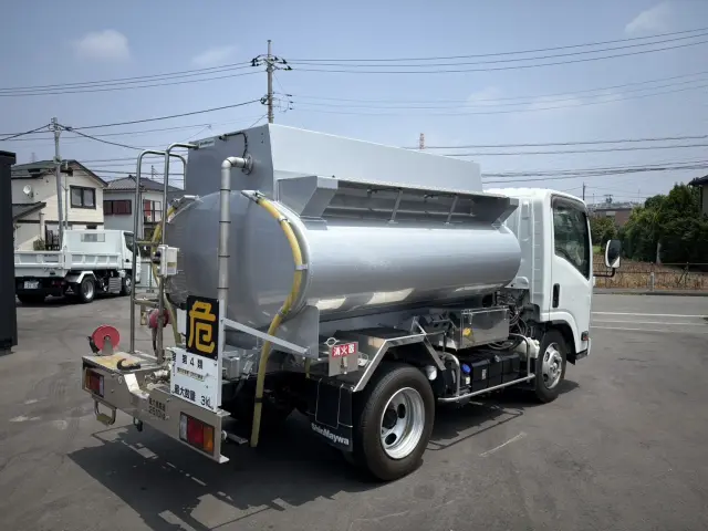 いすゞ エルフ 2RG-NMR88N(2WD)の写真3