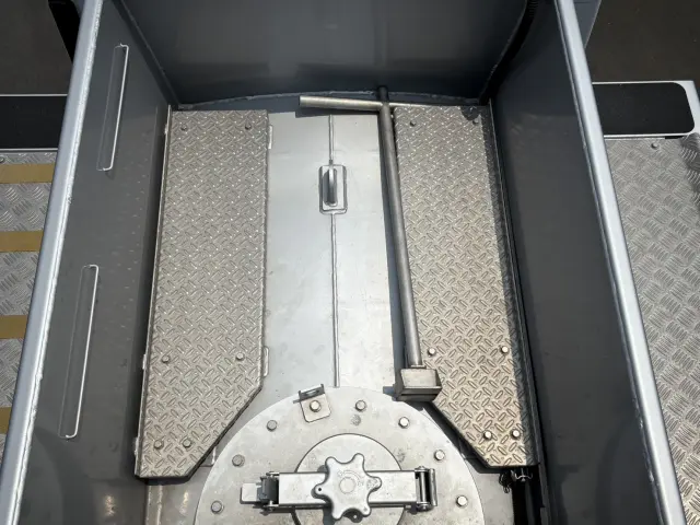 いすゞ エルフ 2RG-NMR88N(2WD)の写真10