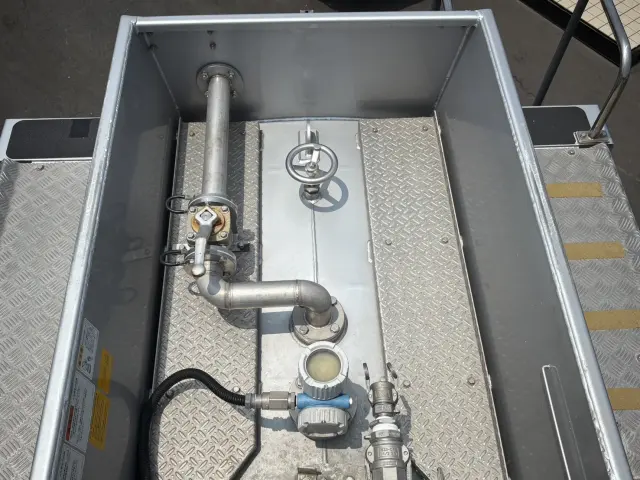 いすゞ エルフ 2RG-NMR88N(2WD)の写真11