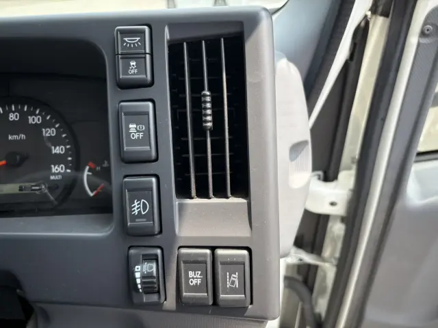 いすゞ エルフ 2RG-NMR88N(2WD)の写真26