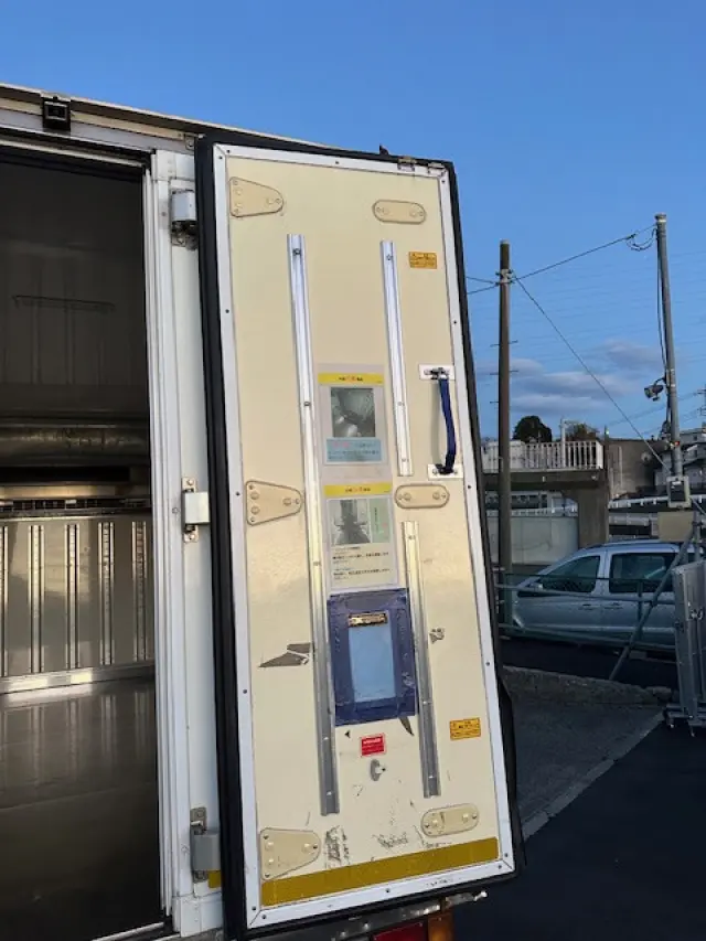 いすゞ エルフ TPR-NPR85AN(2WD)の写真9