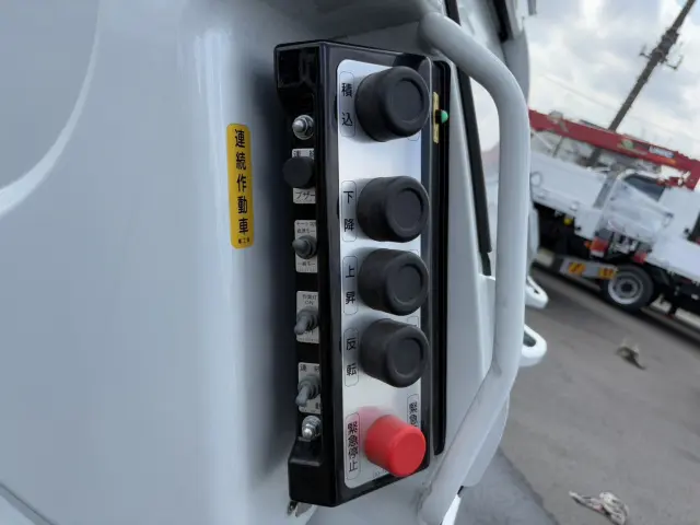 三菱 キャンター 2RG-FEAV0(2WD)の写真15
