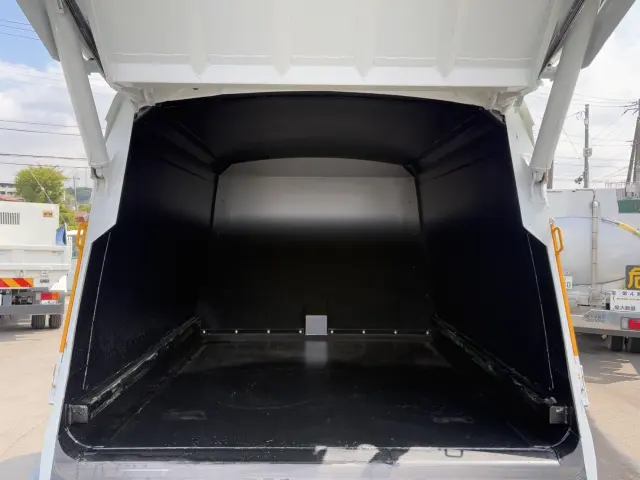 三菱 キャンター 2RG-FEAV0(2WD)の写真17