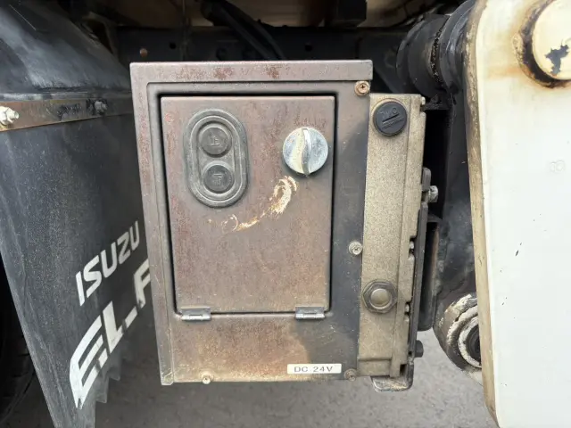 いすゞ エルフ TRG-NJS85A(4WD)の写真14