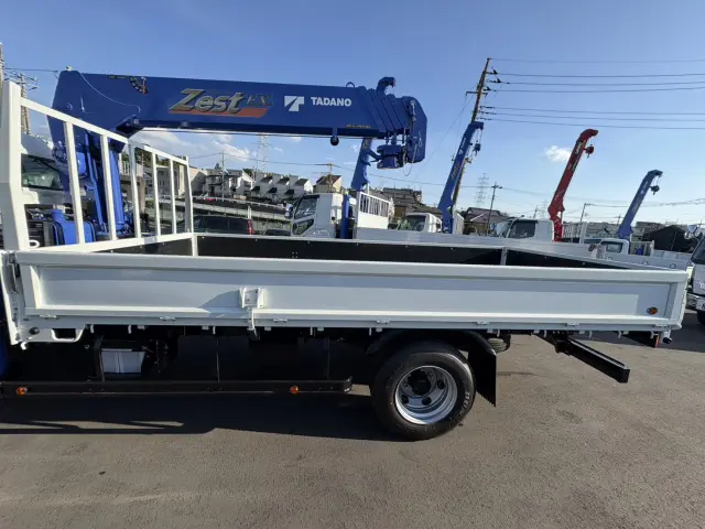 三菱 キャンター 2PG-FEB90(2WD)の写真7