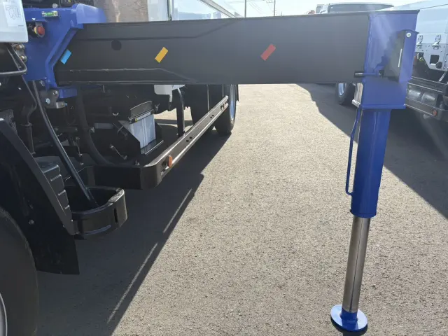 三菱 キャンター 2PG-FEB90(2WD)の写真17