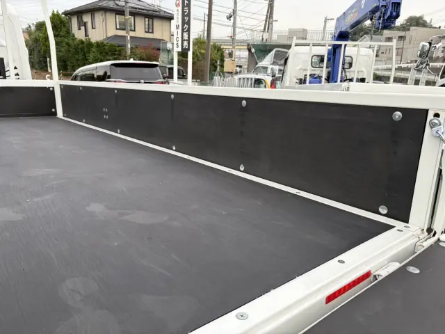 三菱 キャンター 2PG-FEB80(2WD)の写真11