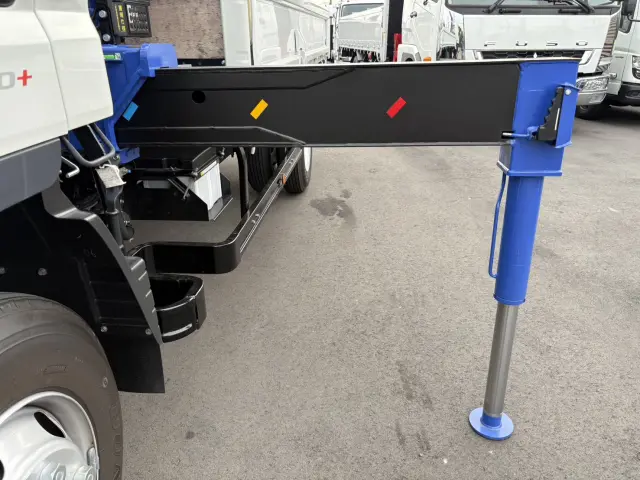 三菱 キャンター 2PG-FEB80(2WD)の写真17