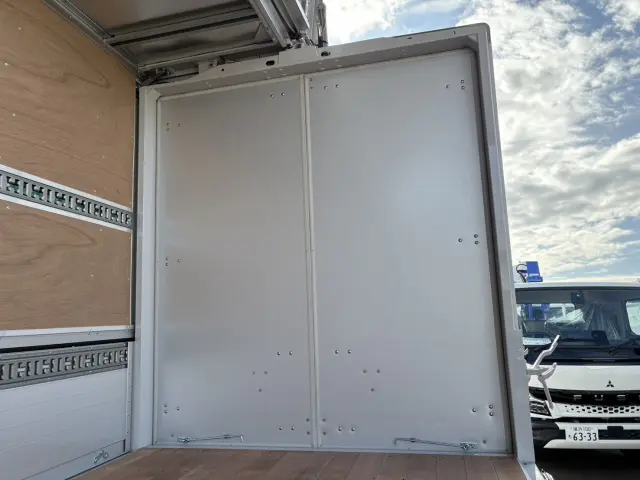 三菱 キャンター 2PG-FEB90(2WD)の写真17