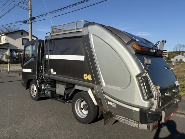 いすゞ エルフ SKG-NMR85AN(2WD)の写真3