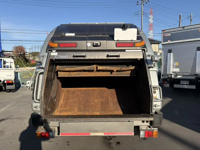 いすゞ エルフ SKG-NMR85AN(2WD)の写真9