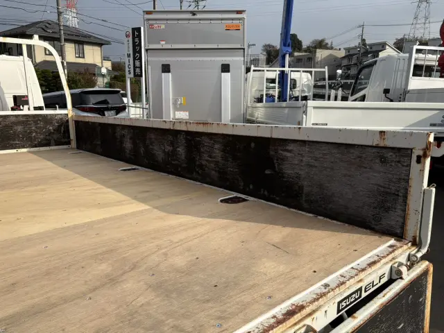 いすゞ エルフ TKG-NKR85R(2WD)の写真11