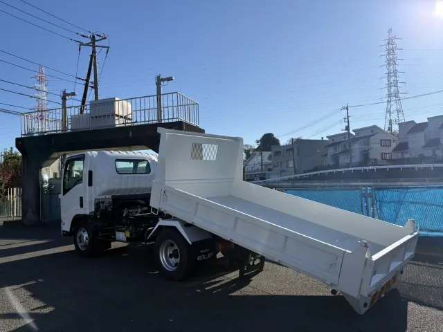 いすゞ エルフ 2RG-NPR88YM(2WD)の写真9