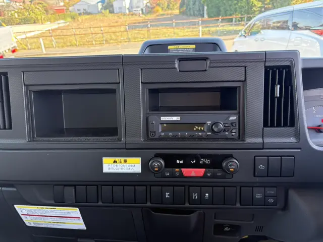 いすゞ エルフ 2RG-NPR88YM(2WD)の写真27