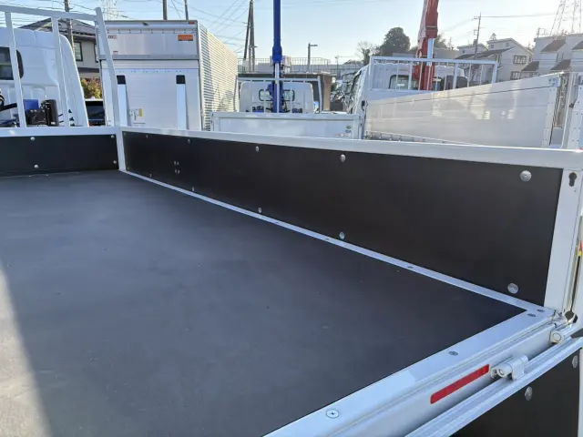 三菱 キャンター 2PG-FEB80(2WD)の写真11