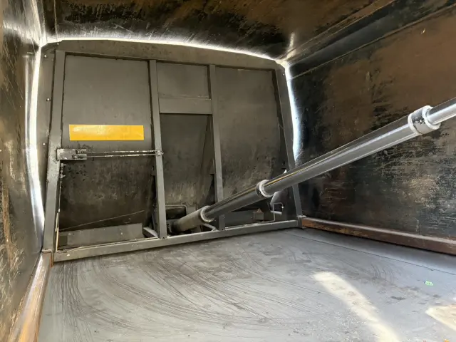 三菱 キャンター TKG-FEB90(2WD)の写真16