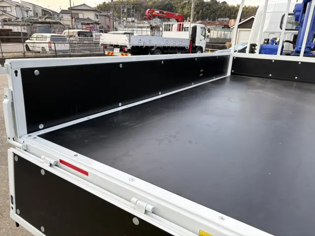 三菱 キャンター 2PG-FEB90(2WD)の写真10