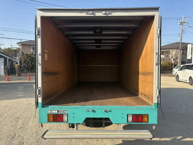 いすゞ エルフ TRG-NMR85AN(2WD)の写真9