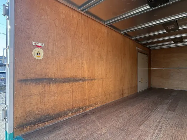 いすゞ エルフ TRG-NMR85AN(2WD)の写真10