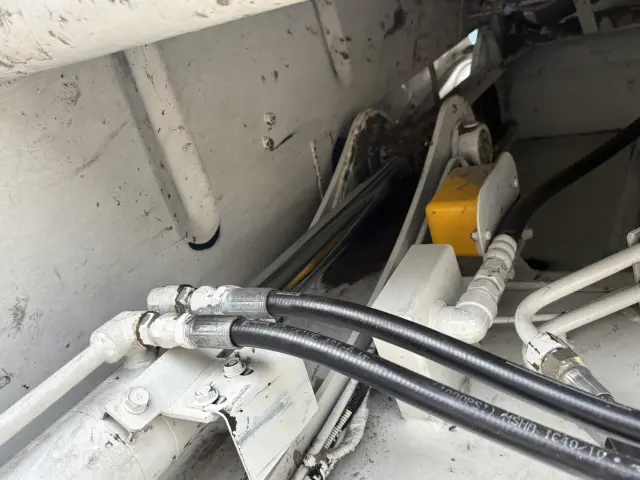 いすゞ フォワード SKG-FRR90S2(2WD)の写真11