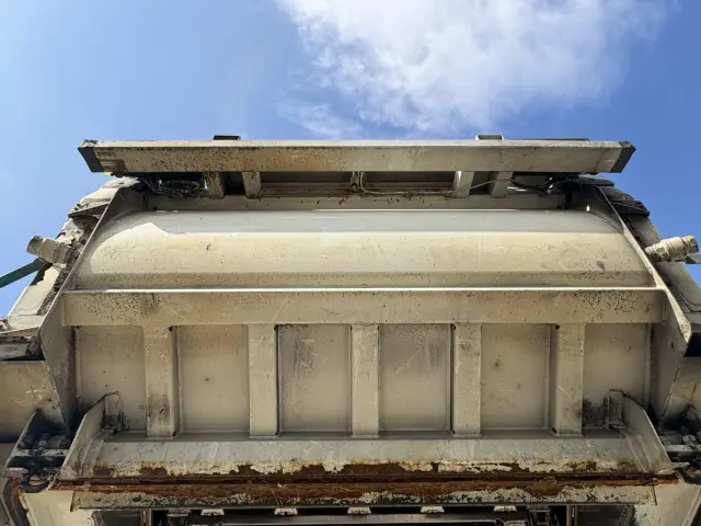 いすゞ フォワード SKG-FRR90S2(2WD)の写真16