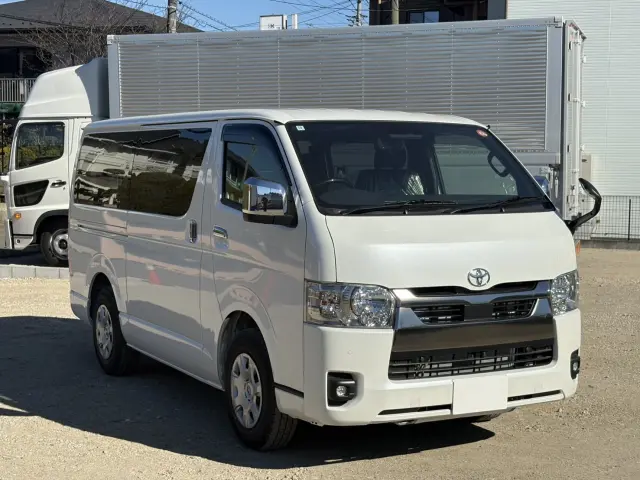 トヨタ ハイエースバン 3DF-GDH201V(2WD)の写真2