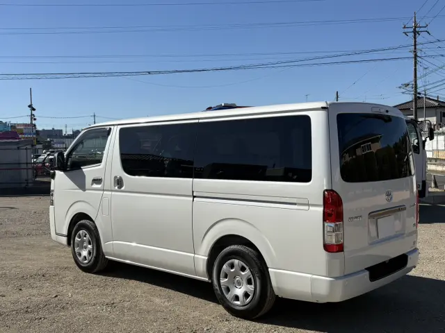 トヨタ ハイエースバン 3DF-GDH201V(2WD)の写真3